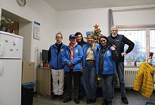 Das Team der Bahnhofsmission in Lage: Achim Grimme (von rechts) Melanie Schabacker, Nadja Einloft, Melanie Huiskamp, Ute Gerunde und Nicola Bunomo. - Kyrill von Matuschka