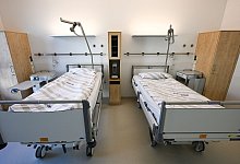 Krankenhausbetten in einem Klinikum - Jens Kalaene/dpa/dpa-tmn