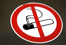 Rauchverbotsschild - picture alliance / dpa