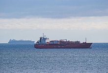 LNG-Schiffe vor R&uuml;gen - Stefan Sauer/dpa