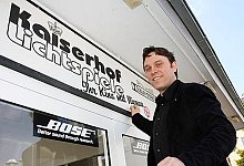 Neuer P&auml;chter unterschreibt Vertrag - Detmold