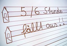 Jede 20. Unterrichtstunde f&auml;llt aus - Gro&szlig;teil nach Plan - Caroline SeidSeidel-Di&szlig;mannel/dpa