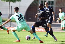 Christopher &bdquo;Jimmy" Antwi-Adjei, hier gegen Conor No&szlig; (Nr. 34), war in der ersten Halbzeit kaum zu stoppen. &Uuml;ber seine linke Seite erspielte sich der SCP viele Chancen. - Ulrich Petzold