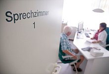 Hausarztpraxis - Benjamin Ulmer/dpa/dpa-tmn