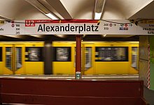 U-Bahn am Alexanderplatz - Jörg Carstensen/dpa