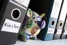 Wer profitiert von der Riester-Rente - Foto: Alexander Heinl/dpa-tmn