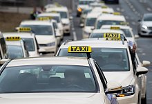 Protestierende Taxi-Fahrer - Foto: Swen Pf&ouml;rtner/Archiv