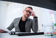 Gestresster Büromensch - Christin Klose/dpa-tmn