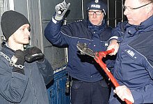 An Lkw angekettet - Rheda-Wiedenbr&uuml;ck