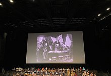 Legend&auml;res Napoleon-Filmkonzert in Paris - -/DR/Radio France/dpa