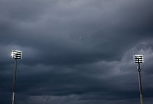 Als Reaktion auf die Energiekrise hat der englische Viertligist Mansfield Town die Ansto&szlig;zeit eines Heimspiels vorverlegt - Friso Gentsch/dpa