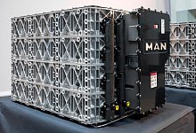 Ein Akkupack von MAN, der f&uuml;r den Antrieb in Elektro-Lastwagen eingesetzt werden soll. - Daniel Vogl/dpa