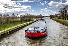 Forschungsinstitut pr&auml;sentiert autonom fahrendes G&uuml;terschiff - Dieter Menne/dpa/Archivbild