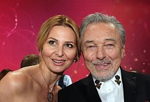 Karel Gott und Frau - Foto: Hendrik Schmidt