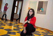 Vor ihren Werken: Die neue Stipendiatin f&uuml;r Junge Kunst Anna Pasc&oacute;-Bolt&agrave;. Foto: Raphael Bartling - Raphael Bartling