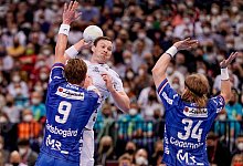 Kiels Sander Sagosen (M) steuerte beim Sieg gegen Lemgo acht Tore bei. - Axel Heimken/dpa