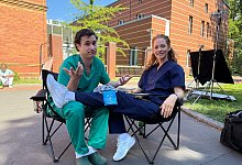 Schauspielerin Sina-Valeska Jung mit Kreuzbandriss - Caro Stötzer/ndF/dpa