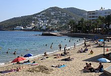 Urlauberinsel Ibiza - Santa Eulalia - Clara Margais/dpa