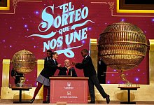 Weihnachtslotterie "El Gordo" in Spanien - Manu Fernandez/AP/dpa