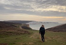 Blick auf die sieben Kreidefelsen des Seven-Sisters-Cliff-Walk - Nathalie Helene Rippich/dpa-tmn
