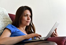 Recherche im Netz - Foto: Jens Kalaene