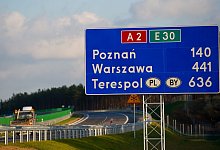 Ein Schild auf der Autobahn - Patrick Pleul/dpa-Zentralbild/dpa-tmn