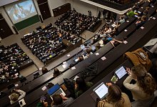 Studium - Peter Kneffel/dpa/Archivbild