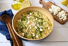 Mediterraner Nudelsalat - Julia Uehren/loeffelgenuss.de/dpa-tmn