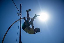 Stabhochspringer Bo Kanda Lita Baehre in Aktion. - Michael Kappeler/dpa