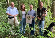 thumbnail_pressefoto-ein-baum-im-stadtwald-fur-ein-neues-leben - 1 - Bürgerstiftung Bad Salzuflen