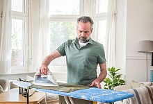 Mann bei der Hausarbeit - Christin Klose/dpa-tmn