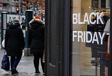 Black Friday: Zwei Wörter, die viele Kaufwillige elektrisieren - Hannes P. Albert/dpa