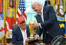 Donald Trump und Gianni Infantino - Jacquelyn Martin/AP/dpa
