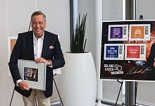 Sänger Roland Kaiser stellt neue Briefmarken vor - Oliver Berg/dpa