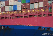 Schlepper im Hafen - Marcus Brandt/dpa