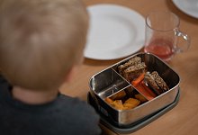 Gesündere Ernährung für Kinder - Foto: Swen Pförtner/dpa