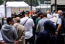 Corona-Tests am Flughafen - Foto: Marius Becker/dpa