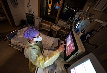 Auf der Corona-Intensivstation - Marijan Murat/dpa