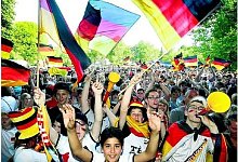 Jubeln in Schwarz-Rot-Gold - FOTO: PATRICK MENZEL