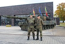 Oberst Stephan Behrenz (links), Kommandeur Panzerlehrbrigade 9 "Niedersachsen“, und Oberstleutnant Oliver Kaufmann. - Kyrill von Matuschka