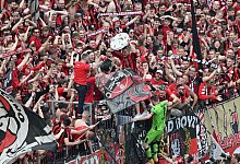 Leverkusen-Fans - David Inderlied/dpa