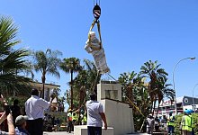 Statue eines deutschen Kolonialherrn vom Sockel geholt - Lisa Ossenbrink/dpa