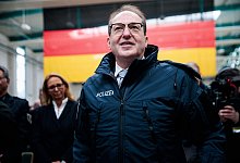 Innenminister Dobrindt stellt Drohnenabwehr in Dienst - Carsten Koall/dpa