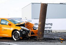 Unfallforscher der Versicherer zu tödlichen Pkw-Unfällen - Guido Kirchner/dpa