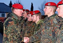 Fester Händedruck - FOTO: VIETH