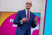 Eine fl&auml;chendeckende Handyversorgung? Telekom-Chef ist skeptisch - Rolf Vennenbernd/dpa