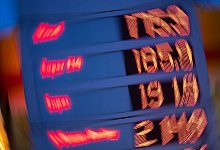 Die Preise f&uuml;r Diesel und Benzin sind in Bewegung. - Sebastian Gollnow/dpa