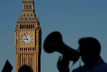 Demonstrant in Großbritannien - Frank Augstein/AP/dpa