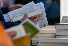 Bücher - Hendrik Schmidt/dpa