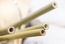 Bambus-Strohhalme - Foto: Franziska Gabbert/dpa-tmn